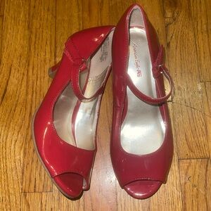 AE girl red heels shoes Size 1